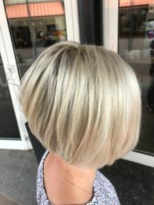Strahlendes Eisblond für glattes, kurzes Haar - Newsha verwendet! #Blonde Haarfarben #friseur #hamburg #wella #happyhairharburg