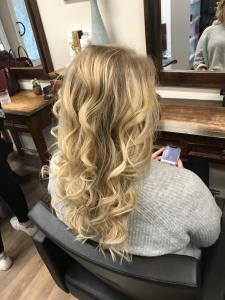 Blonde Chunky Highlights mit Freihandtechnik - Friseur HappyHairHarburg Hamburg 2023 #Freihandtechnik #SocialMediaPost #Topchic #Hamburg