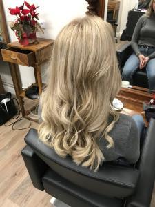 Swedish Blond Balayage - Friseur Happy Hair Harburg in Hamburg - Sommer 2023 #blonde haarfarben
