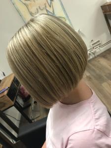 Blonde Chunky Highlights und Babylights - Frühling 2023 Friseur HappyHairHarburg #blonde haarfarben