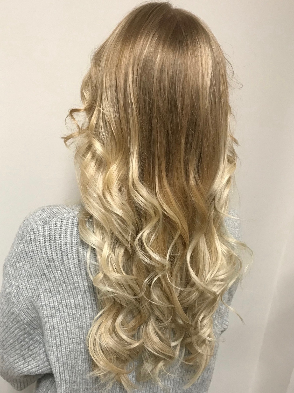 Goldblonde Haarfarben Lass dein Haar wie Gold strahlen 💫💛