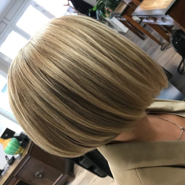 Blonde Haare mit StrĂ€hnen – FolienstrĂ€hnen in warmem Blond fĂŒr mittellanges Haar Mittellanges, blondes Haar mit warmen FolienstrĂ€hnen vom Friseur #blondehaaremitstrĂ€hnen #folienstrĂ€hnen #mittellangeshaar #warmblond #friseurhamburg